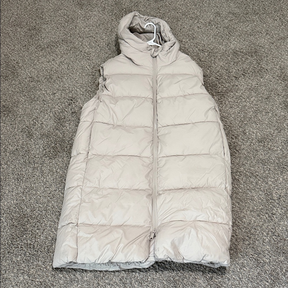 H&M Women's Light Gray Puffer Vest